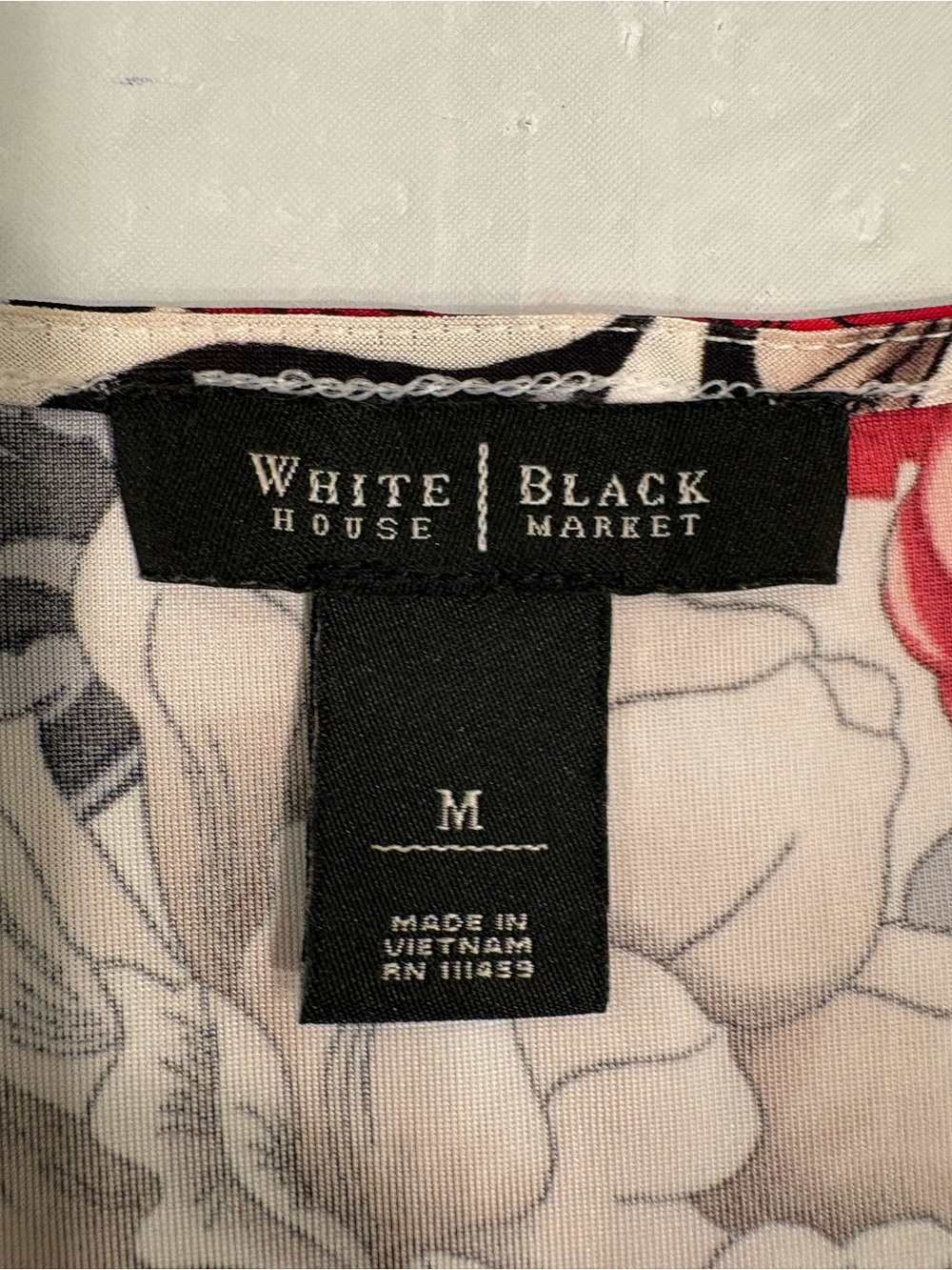 White House Black Market Black Label Floral-Print Top with Red Accents size M - Picture 3 of 8